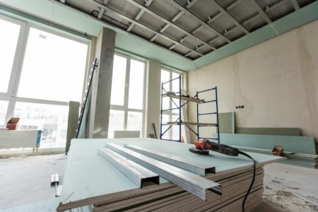 Pose de cloisons, quels matériaux privilégier pour optimiser votre espace ?