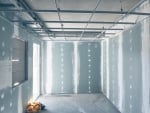 Faux plafonds modernes, solutions acoustiques et esthétiques pour votre habitat